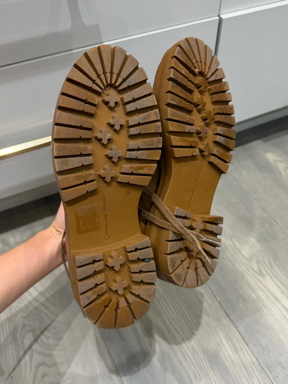 Gianvito Rossi ribbed detail